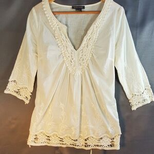 Design Works Sz S Woman's blouse embroidered-white lace sleeves- 100% cotton.